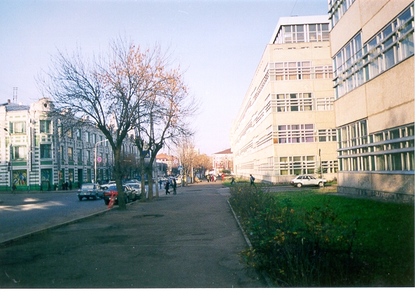 Улица Карла Маркса. Здание старого универмага и УГАТУ (6 и 7 корпус)